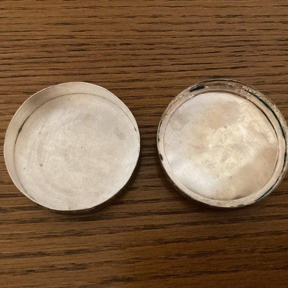 Vintage silver plated small porcelain trinket box - Picture 6 of 6